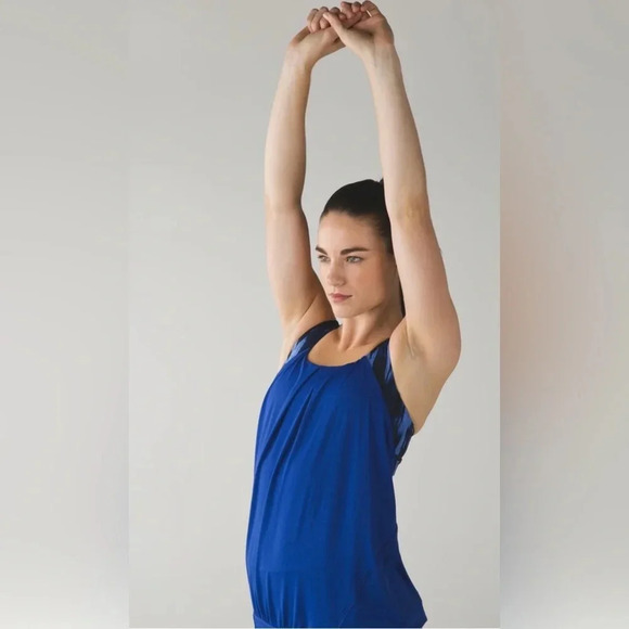 LULULEMON Nouveau Limits Tank Built In Bra Yoga Pilates Sapphire Blue Women's 6 - Picture 1 of 12